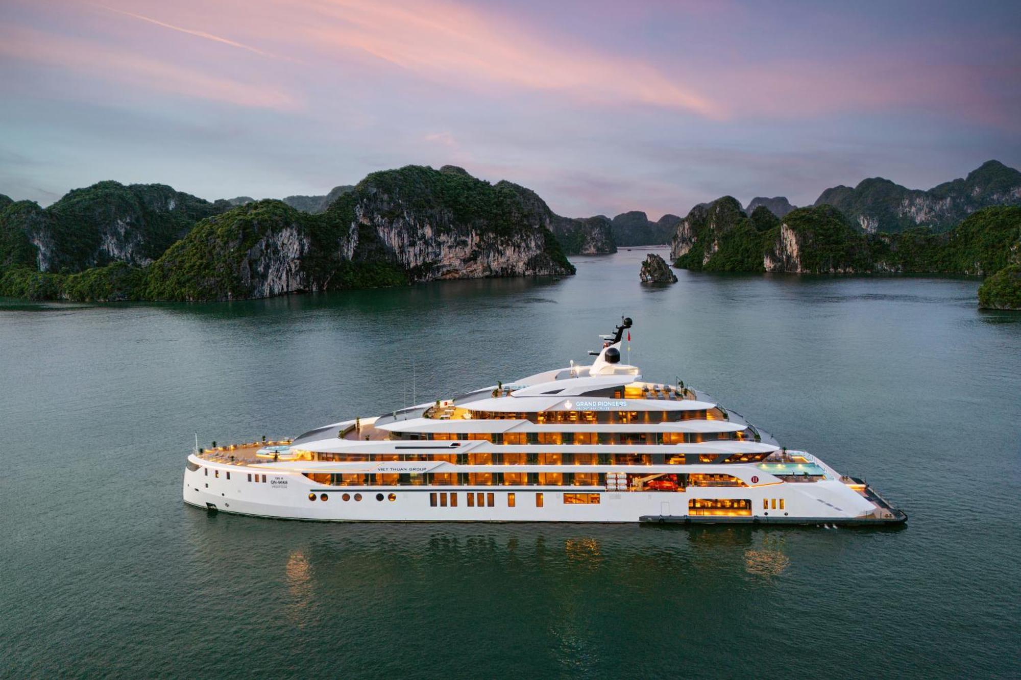 Отель Grand Pioneers Halong Bay Cruise 1 Халонг Экстерьер фото
